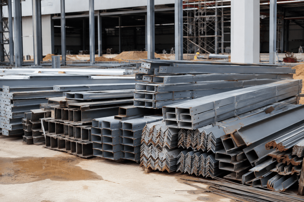 Sắt thép dư sau thi công được tập kết tại công trình Sắt thép dư sau thi công được tập kết tại công trình